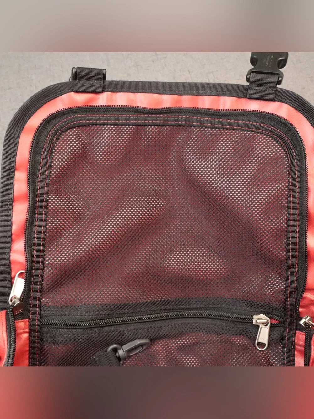 North Face Base Camp Voyager Messenger Bag Water Resistant Red Outdoor Laptop